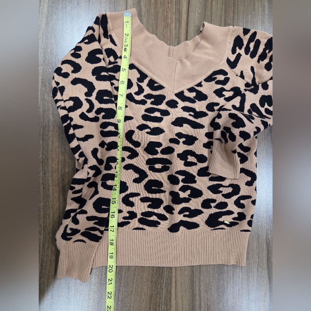 Guess Black and Tan Off Shoulders Leapord Print Sweater Size S - Picture 6 of 9